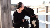 Johanna, 42, har OCD – nu har hon slutat skämmas • Hundarna blev hennes livlina: ”De har räddat mitt liv”