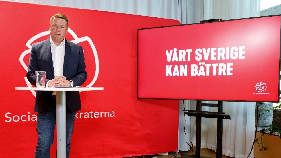 Partisekreterare Tobias Baudin presenterar Socialdemokraternas valkampanj 2022 vid en pressträff på partiets kansli.