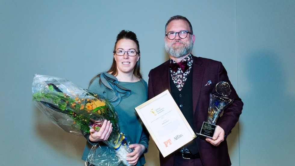 Daniel och Jenny Stenmark på Ica kvantum i Piteå tog emot pris som Årets arbetsgivarvarumärke.