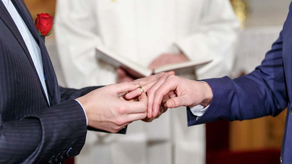 Kyrkomötet har uttalat sig om prästers rätt att vägra viga två individer av samma kön. Tolkningen av uttalandet har blivit föremål för debatt och osäkerhet vad det egentligen betyder, skriver signaturen "S. G. Daun."