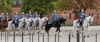 Livgardets dragoner paraderar i Strängnäs