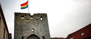 Regnbågsflagga över Gotland