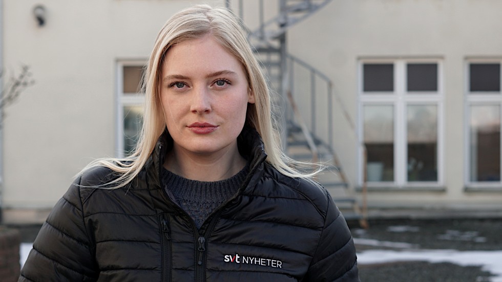 Jennifer Alm från Vimmerby har nu fast anställning på SVT Nyheter Blekinge. Hösten 2019 gjorde hon ett inhopp på Vimmerby Tidning. "Jag hade några fina dagar där" säger hon. 