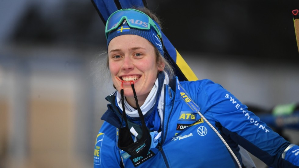 Elvira Öberg petades i mixedstafettlaget, men står på startlinjen i damernas sprint på lördag. Arkivbild.