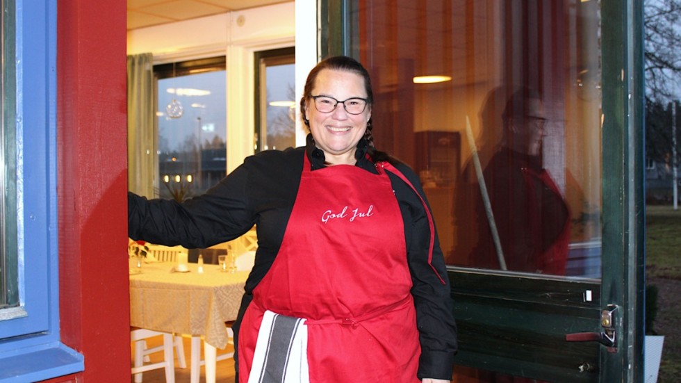 Annika Stagård med familj bjuder in till julaftonsbrunch. En tradition hon startade redan när hon drev café och bageri i Gamleby, nu återupptar hon den fast i Hultsfred. 