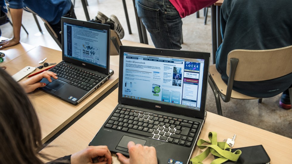 Ta bort digitaliseringsvurmen ur den svenska skolan - datorer ska vara hjälpmedel – undervisningen ska inte anpassas efter digitala hjälpmedel, skriver "Fd lärare och fd skolpolitiker".