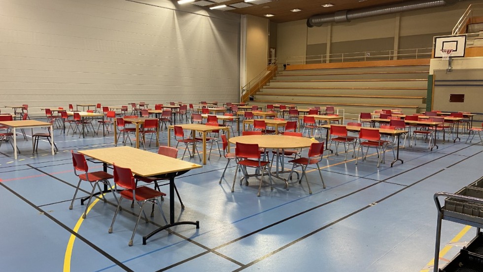 I Coronatider används halva idrottshallen som matsal för Vimarskolan.