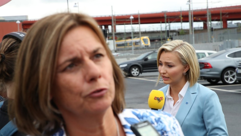 "Ebba Buschs barnomsorgspeng är ingen valfrihetsreform. Det är en reform som kommer att kedja fast kvinnor i hemmet", konstaterar Isabella Lövin (MP).