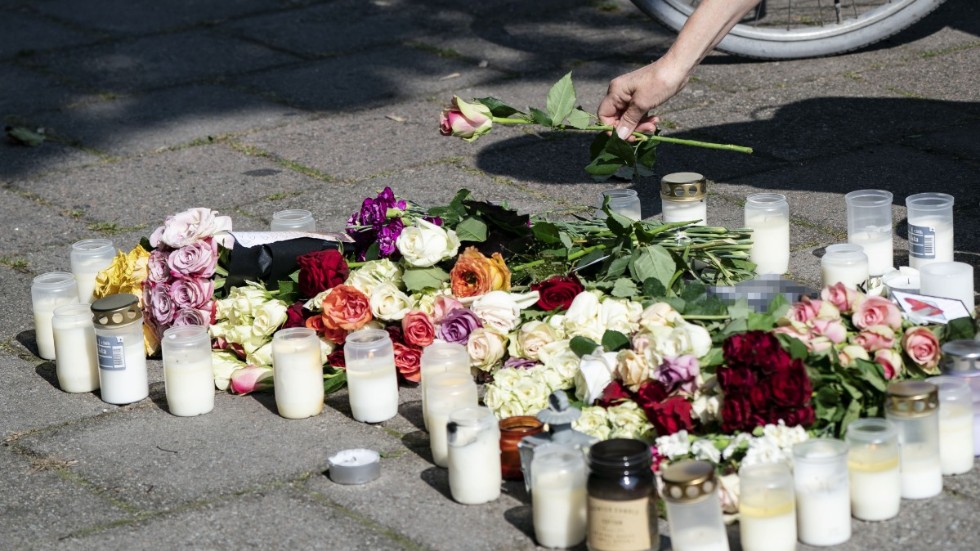 Minnesplats för den mördade kvinnan på Sergels väg i stadsdelen Ribersborg i Malmö. Arkivbild