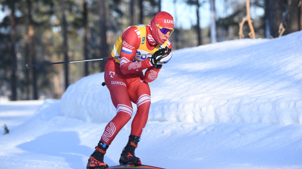Världscupsuveränen Alexander Bolsjunov vann 15-kilometersloppet i Falun.