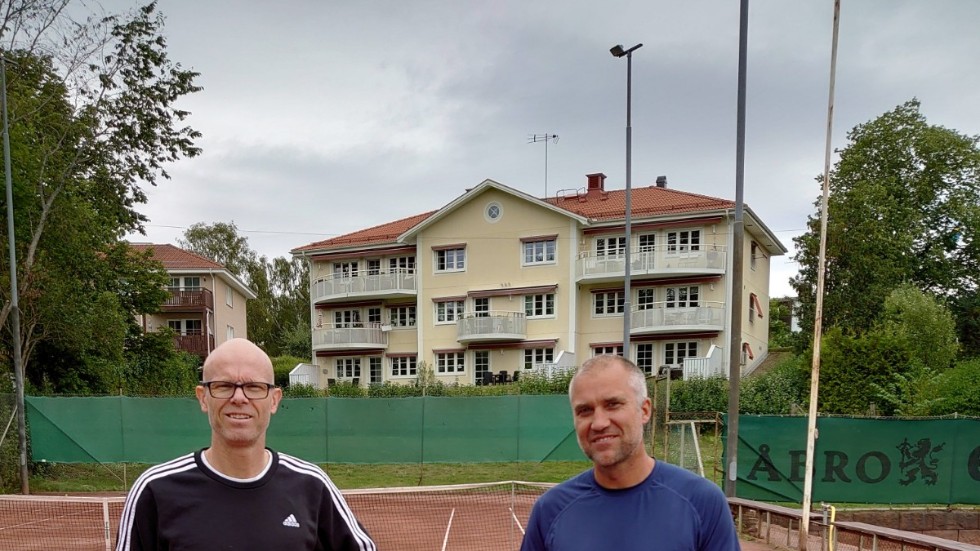 KM i tennis i Vimmerby är igång. Här ses Stefan Bragsjö och Jonathan Remdahl. 