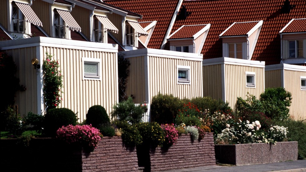 Bara genom att använda solavskärmning, som markis, eller gardiner för att hindra värme från att läcka ut, eller hetta att stråla in, kan ett hushåll i Kalmar län spara uppemot 1 700 kWh på ett år, skriver debattören.