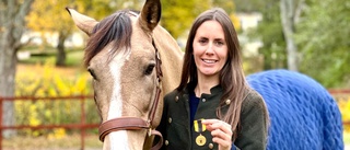 Hennes sällskapsdjur hjälper sjuka – fick medalj av landshövdingen: "Vi mår bättre av att umgås med djur"