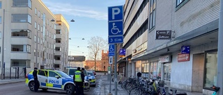 Misstänkt våldsman anhållen efter att ha löpt amok i centrala Eskilstuna