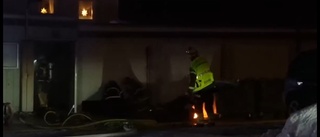 Brand i garagelänga på Anderstorp – polisen anmäler brott