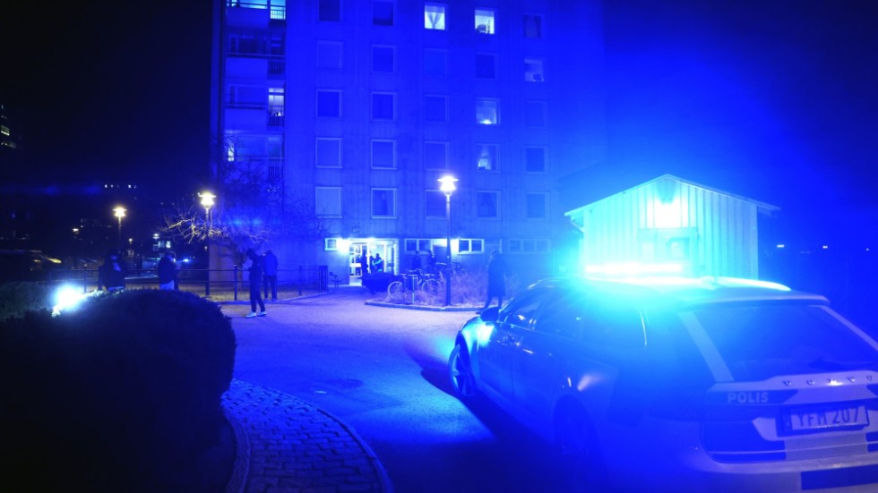 Polisen vid en av explosionerna som inträffade under januari 2023, i Årsta i södra Stockholm.