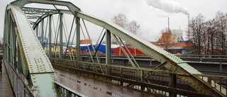 Stäng genast av bron i Skärblacka