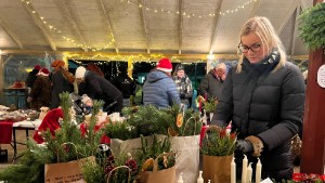 BILDEXTRA: Julmarknaden i Horn lockade över 300 personer