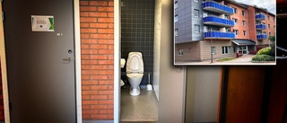 Åldring inlåst på toalett 16 timmar – fick föras till sjukhus • Ingen åtgärd • "Kommunen har vidtagit åtgärder"