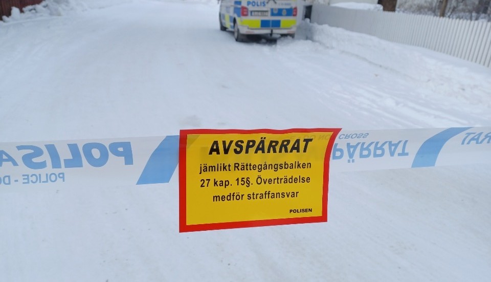 Kvinna Och Ung Man Misstänks Ha Mördats I Villakvarter Jätteläskigt