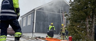 Ny utryckning till eldhärjad villa i Ärla – taket började brinna igen