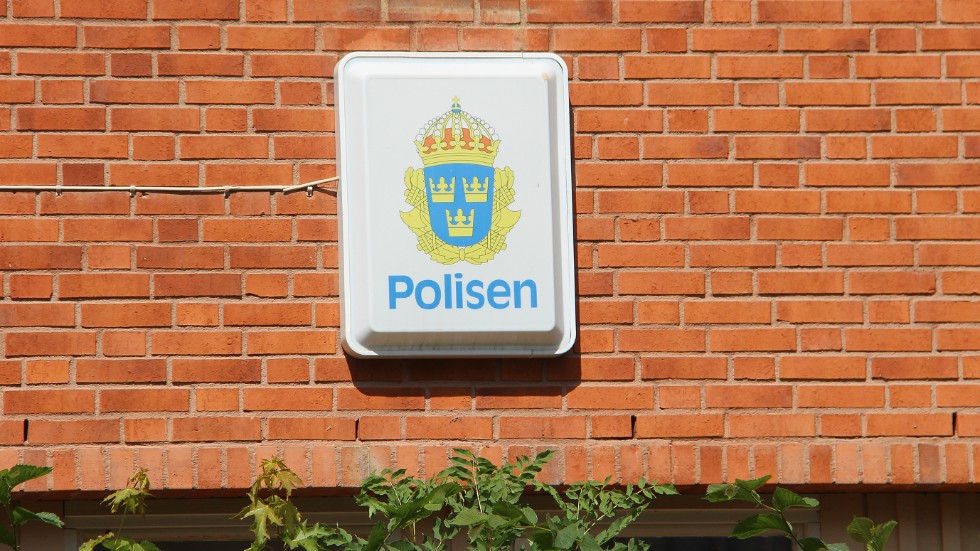 Polisen har tagit emot en anmälan efter ett bråk på gymnasiet några hundra meter från Polishuset.