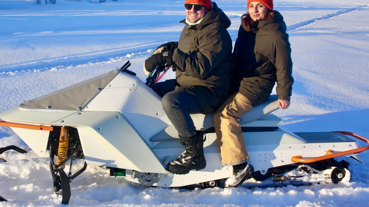 Lansering av elsnöskotern från Jörn