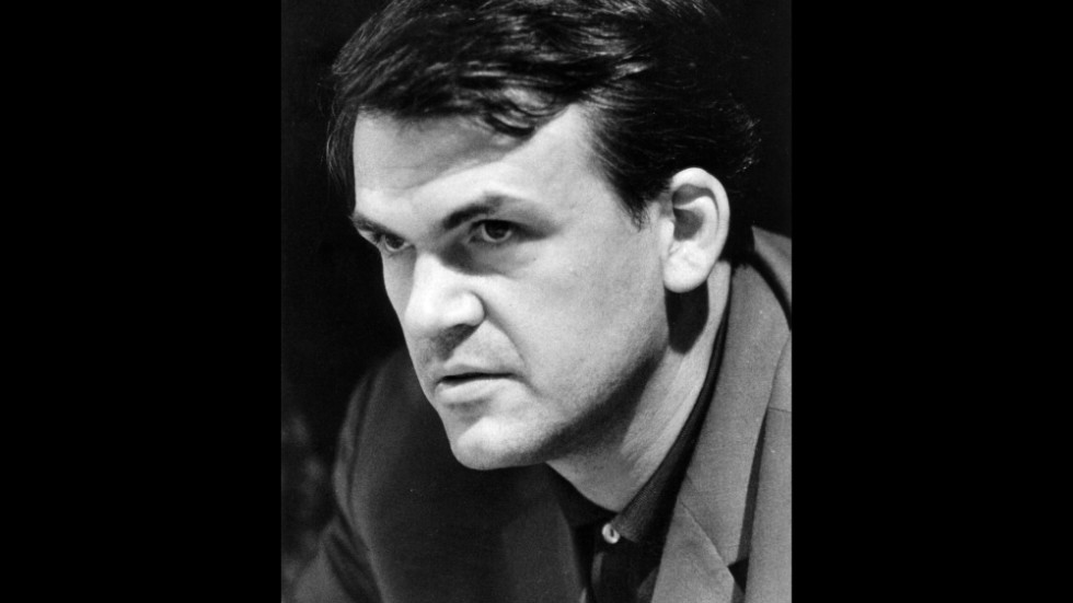 Den tjeckiska författaren Milan Kundera som slog igenom med romanen "Varats olidliga lätthet" (1984) är död. Arkivbild.