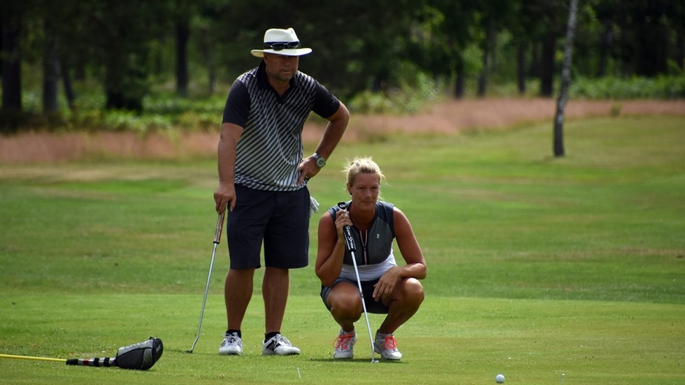 Marie Lindqvist och Johan Nissvik har vunnit Swepress-golfen två gånger. I tisdagens kval fick de dock inte spelet att stämma fullt ut, men de lär bli att räkna med i finalen.