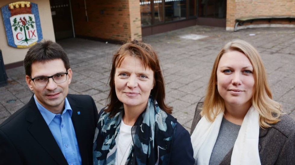 Ola Gustafsson (KD) Ingela Nilsson Nachtweij (C) och Marie Nicholson (M) benämns alla tre som kommunalråd i ett pressmeddelande från socialdemokratermna.