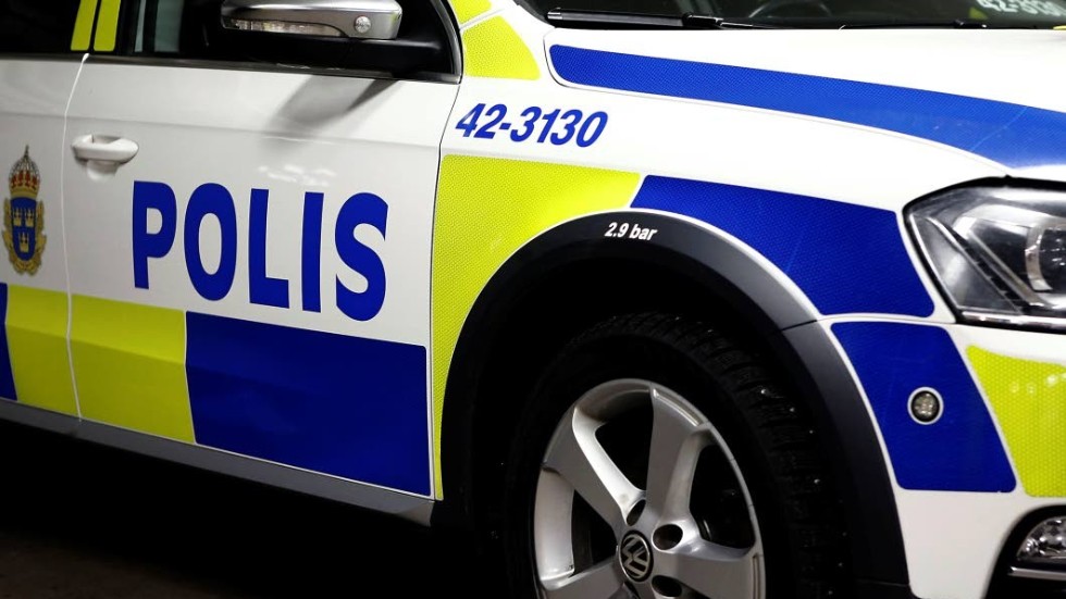 En kvinna i en bil stoppades i Vimmerby på måndagskvällen. Hon saknade körkort och var kraftigt berusad.