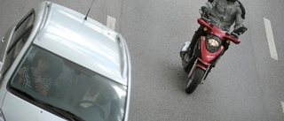Polisen kontrollerade mopeder