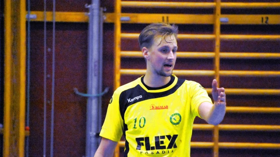 Hultsfreds HF:s nyckelspelare Robin Löfstedt har bestämt sig för en fortsättning i klubben, nu bara som spelare.