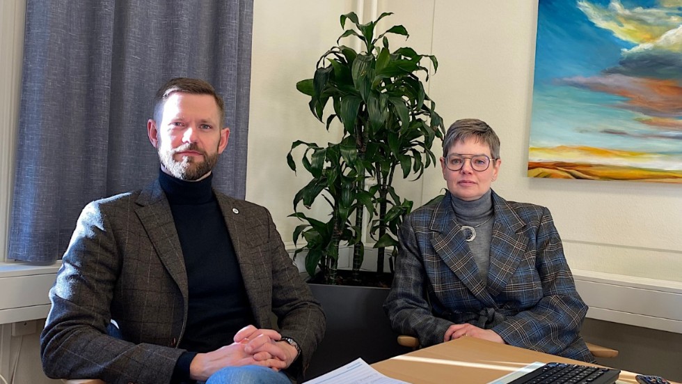 Mark Henriksson (M), kommunalråd Motala och Johanna Haapamäki, säkerhetschef Motala kommun angående säkerhetsarbetet och frågor som med anledning av kriget i Ukraina.