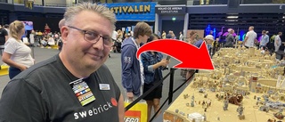 Anders visar upp skrytbygget – helt i lego