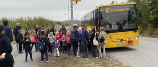 Föräldrarnas protest: "Busshållplatsen är livsfarlig"