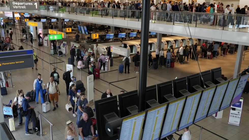 Ett oväder ställer till det för flygtrafiken till och från flygplatsen Schiphol i den nederländska huvudstaden Amsterdam. Arkivbild.