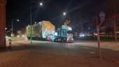 Gigantisk last transporterades genom stan – så såg det ut