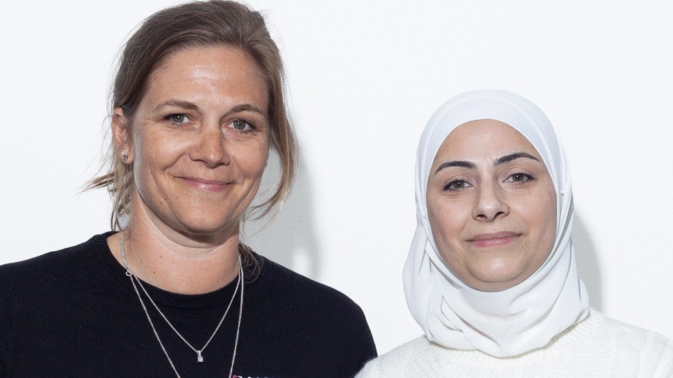 Caroline Bielkhammar från Hyresbostäder och Zeina Muklah, projektledare Stadsdelsmammor i Navestad.