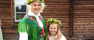 Stövelkastning på meänkieli – så firades midsommar i Jukkasjärvi