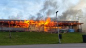 Stora skador på förskola efter våldsam brand  
