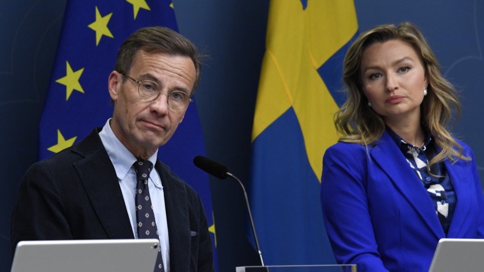 Statsminister Ulf Kristersson (M), energi- och näringsminister Ebba Busch (KD) meddelade att regeringen säger ja till två nya vindkraftsparker till havs.