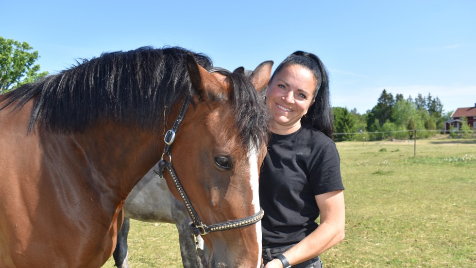 "Kärleken till hästen och passionen för företagande är det som driver mig", säger Josefina Gunnarsson, som har vigt sitt liv år att arbeta med hästar. 