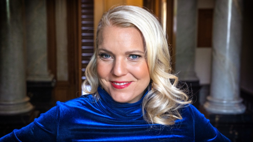 Carina Bergfeldt återvänder till USA i SVT-serien "Drömlandet". Med sig på resan har hon Tareq Taylor.