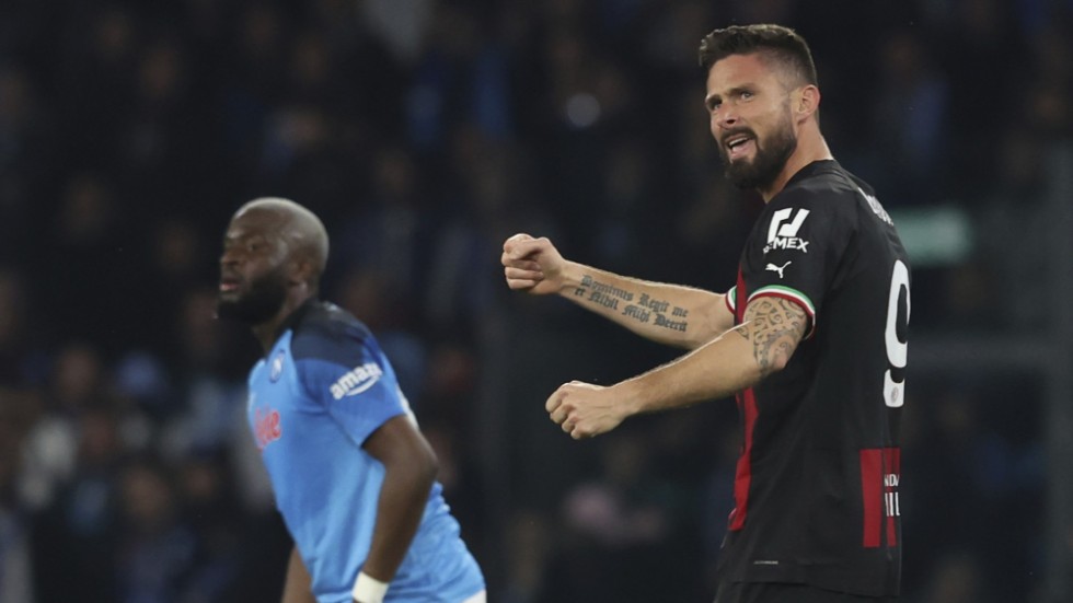 Olivier Giroud gjorde Milans mål när klubben slog ut Napoli i kvartsfinalen i Champions League. Nu har han förlängt kontraktet över nästa säsong.