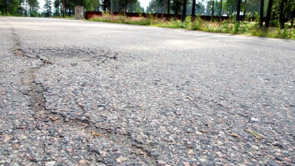 Gatorna i Skellefteå är för dåliga anser skribenten.