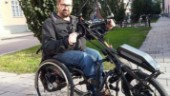 Fredrik fick påhängscykeln till rullstolen stulen – är avgörande för hans vardag • "Den är helt värdelös för alla andra"
