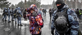 Flera hundra gripna vid protester i Ryssland