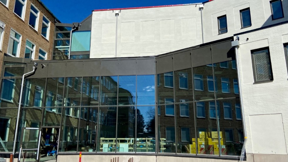 Nästa vecka kommer eleverna till nya Järvenskolan, men byggnaden är inte färdig på långa vägar, menar insändarskribenten. Bilden togs i april.