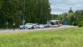 En till sjukhus efter trafikolycka mellan bil och lastbil på Vistvägen
